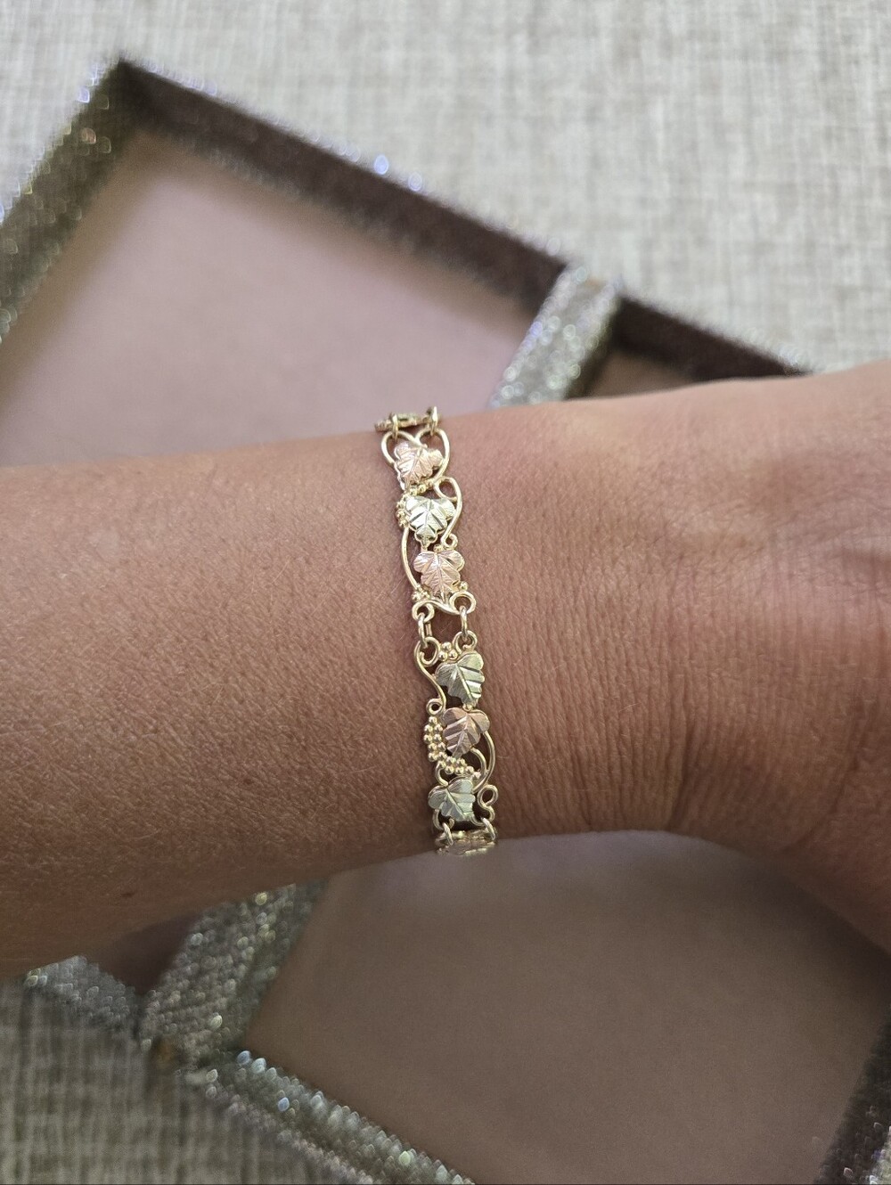 Black Hills Gold 10k Two-Tone Leaf Vine Bracelet - Picture 2 of 11